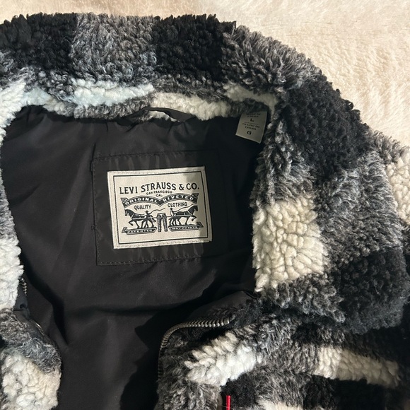 Levi's Women's Oversized Long Sherpa Trucker Jacket - Picture 3 of 4